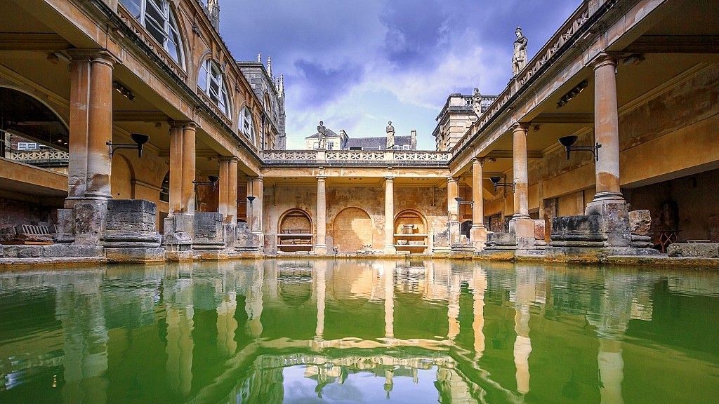 Bath & Cotswolds Village Tour with Separate Tour Guide