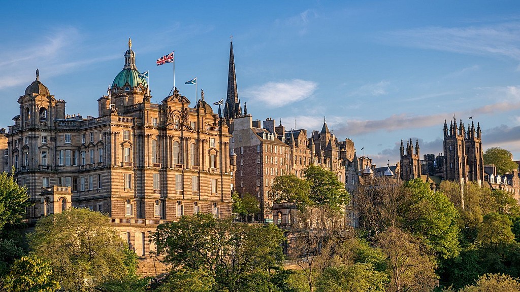 Edinburgh The Royal City - Day Tour from London (First Class)