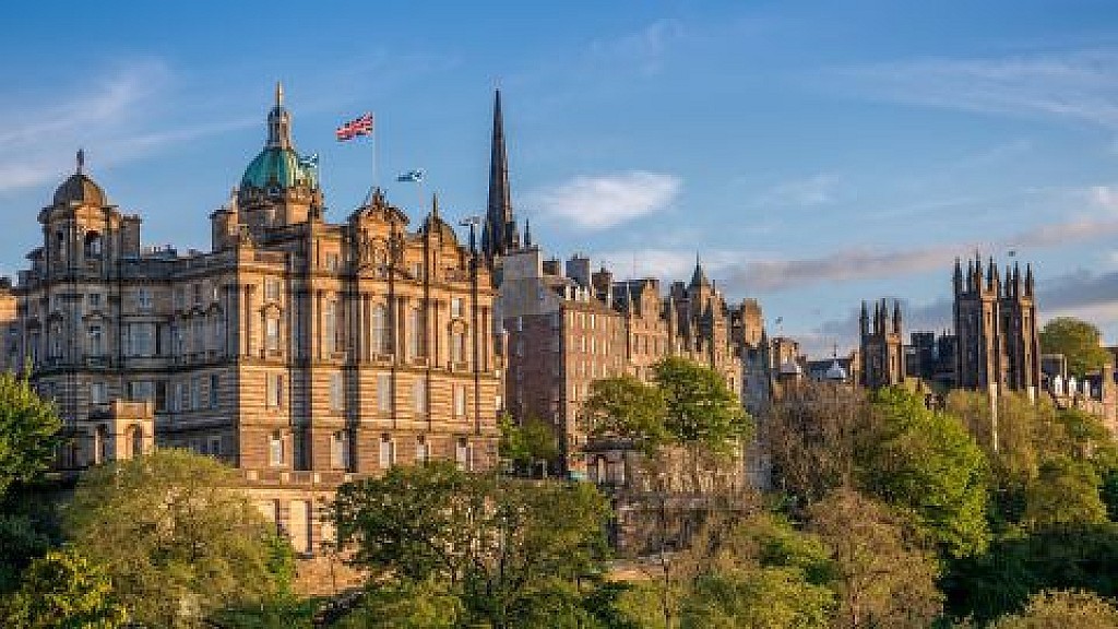 Edinburgh The Royal City - Day Tour from London (First Class)