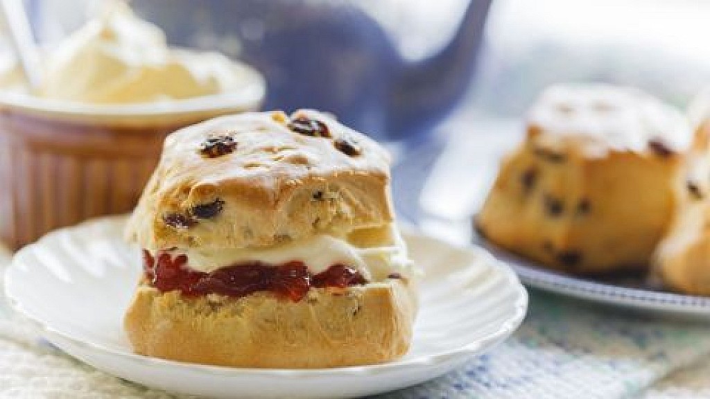 The Lake District - Overnight Tour with Cream Tea & Cruise (Standard Class)